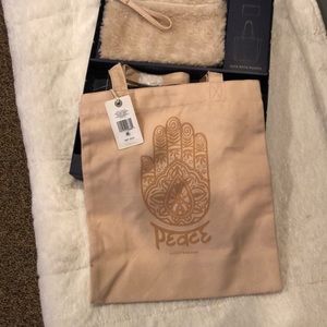 Lucky Brand 2 in 1 Peace tote with Pouch NO BOX